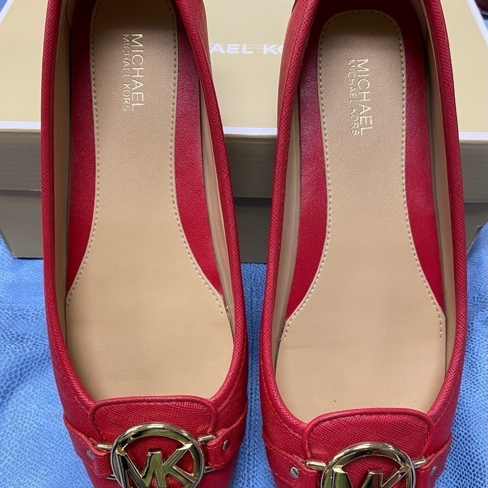 Michael Kors - Picture 2 of 4
